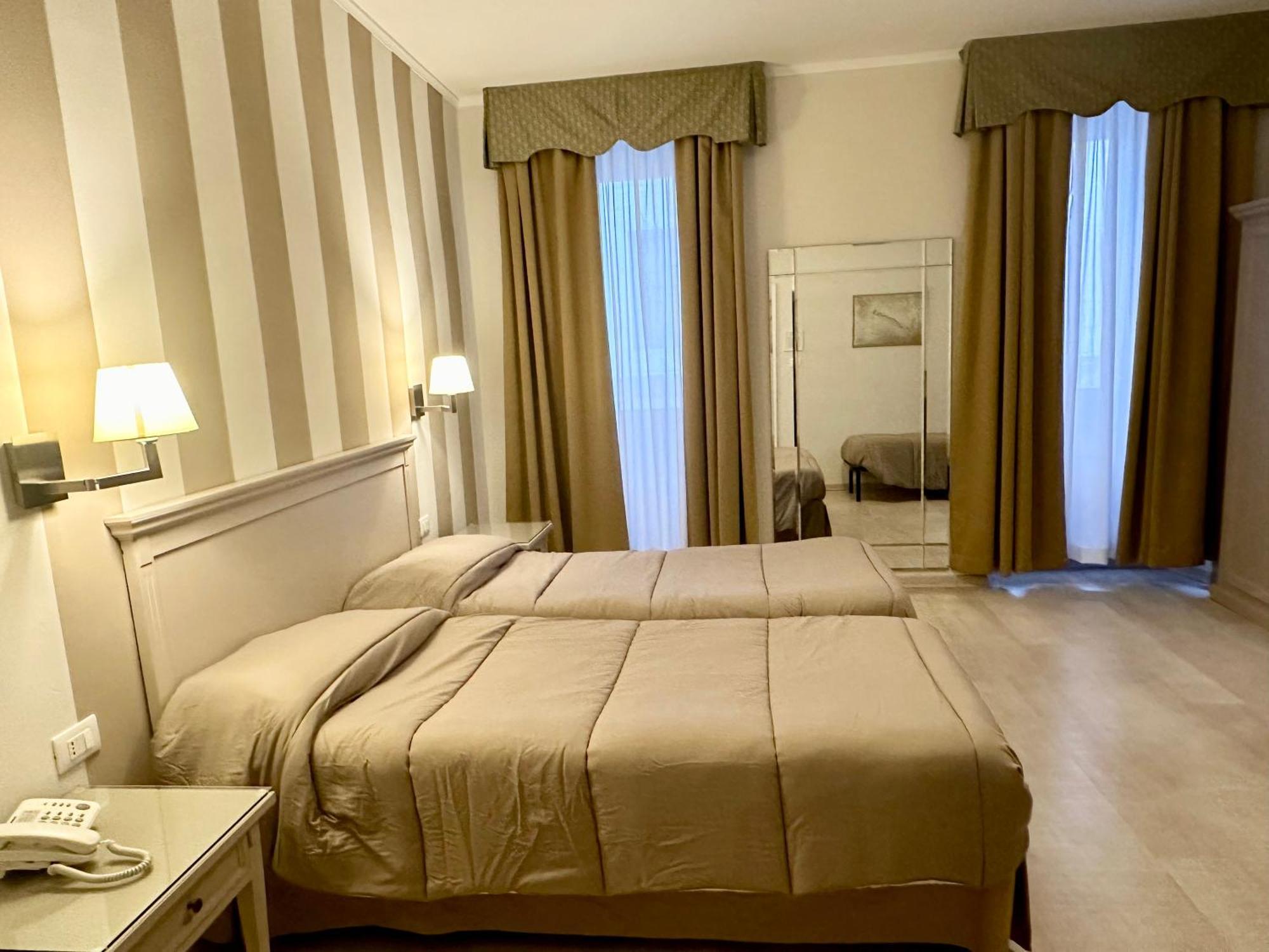 Hotel Bristol Trieszt Kültér fotó